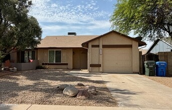 Building Photo - 3005 W Ross Ave