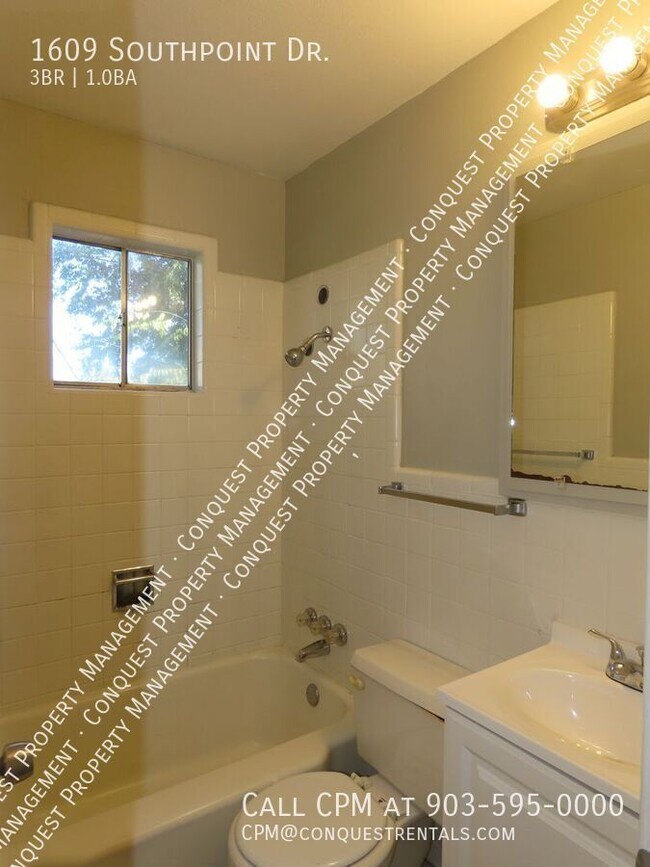 Building Photo - 1609 Southpoint Dr