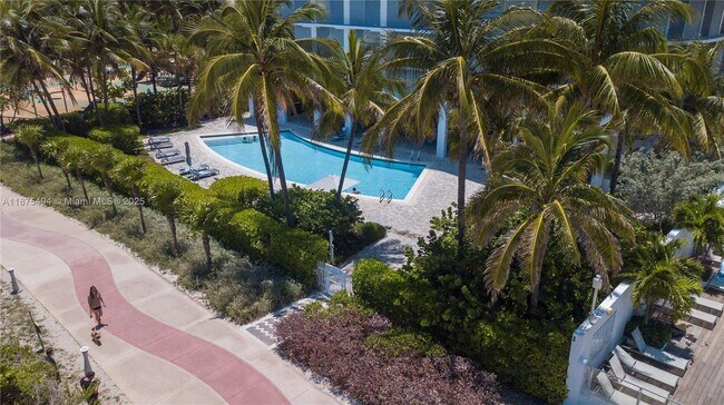 Building Photo - 6515 Collins Ave