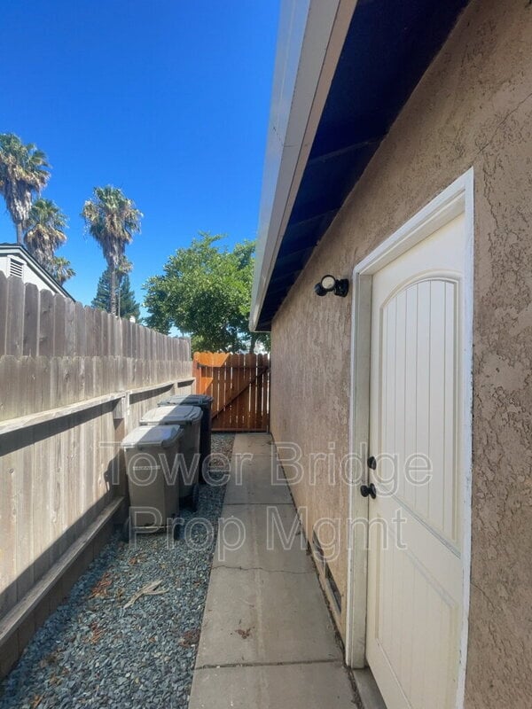 Building Photo - 2247 Atrisco Cir