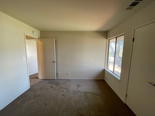 Building Photo - Pleasant Hill 2 bedroom 2 bath condo w/fre...