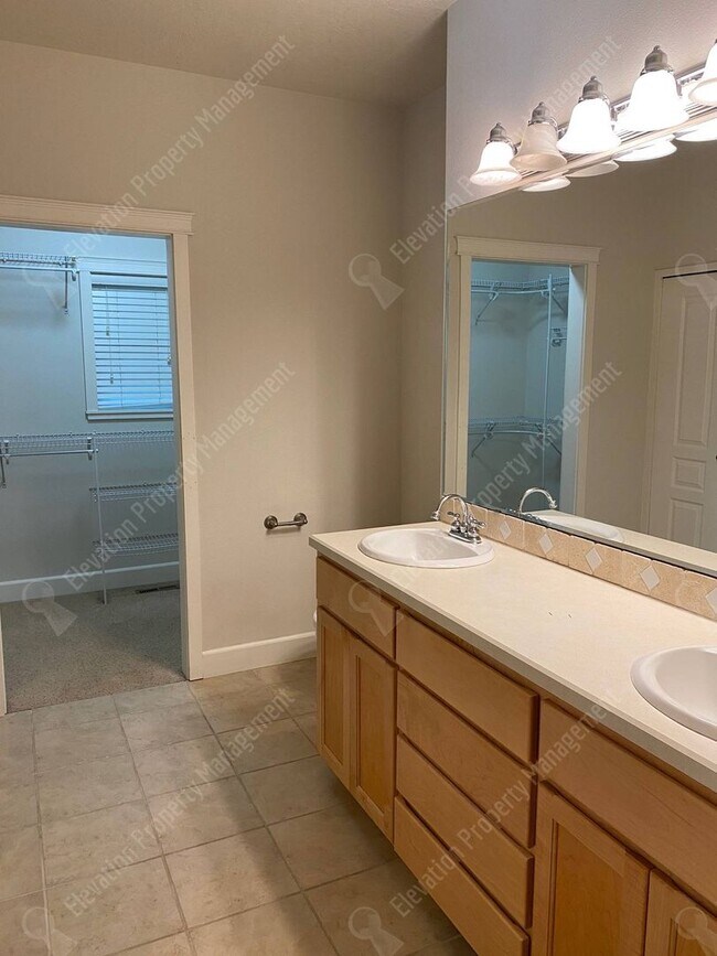 Building Photo - 3-BR 2-BA Boyd Acres Beauty