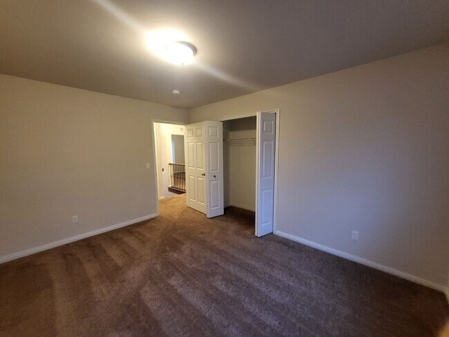 Building Photo - Spacious 4-Bedroom, 2.5-Bath Home Near Dow...