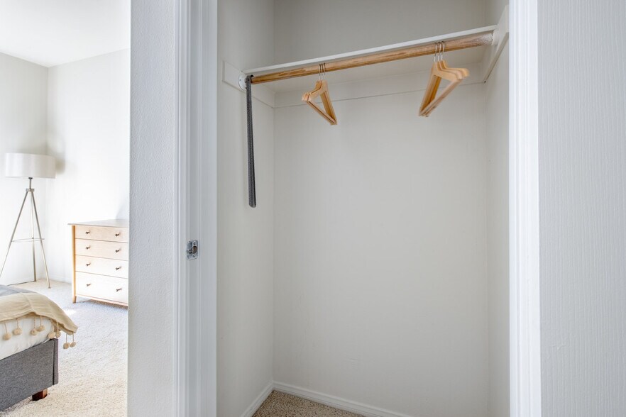 Building Photo - 2225 S Beverly Glen Blvd