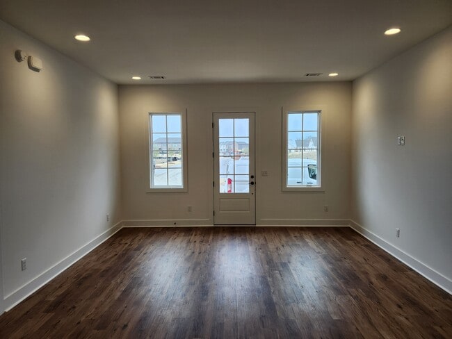 Building Photo - 4401 Bloomsbury St