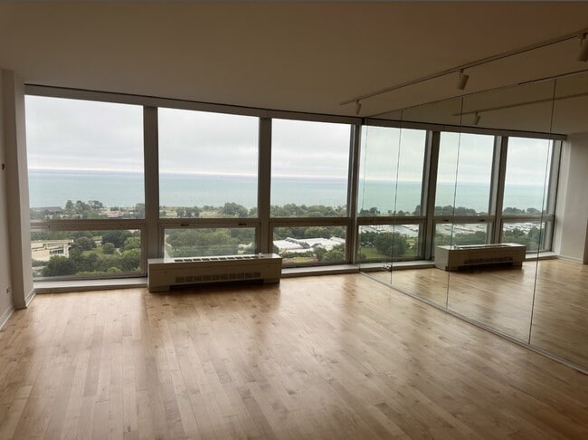 Building Photo - 2400 N Lakeview Ave