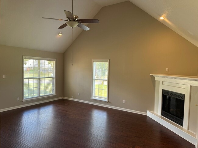 Building Photo - Great 3 bedroom 2.5 bath home!