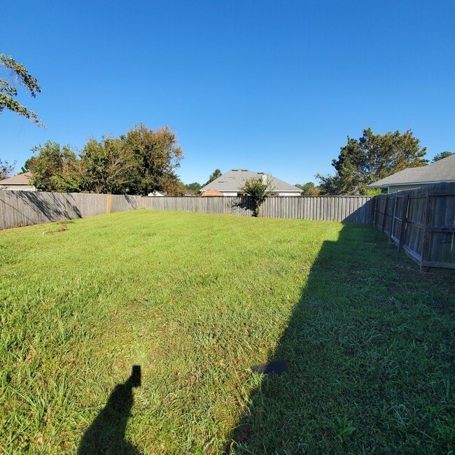 Building Photo - Spacious 4-Bedroom Home with Modern Featur...