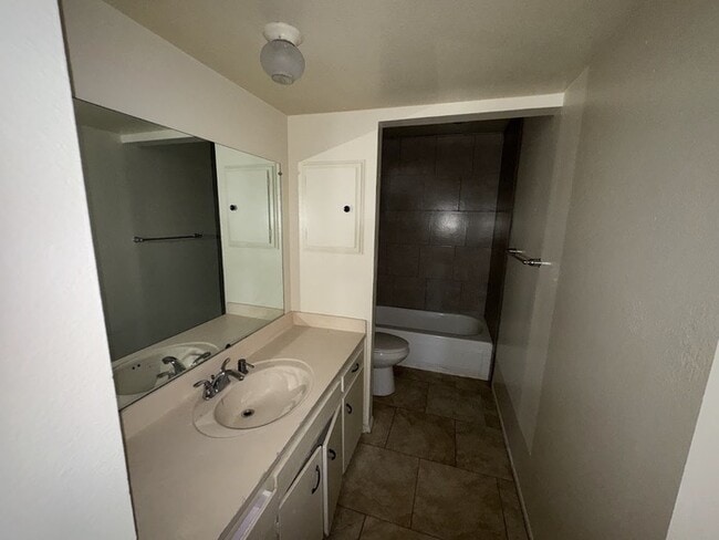 Building Photo - 7119 W Minnezona Ave