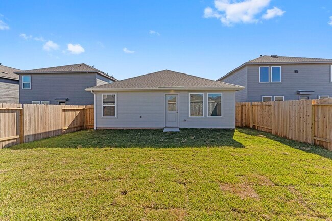 Building Photo - 25392 Carnation Ct