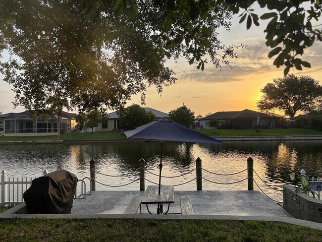 Building Photo - 533 SE 21st Ave