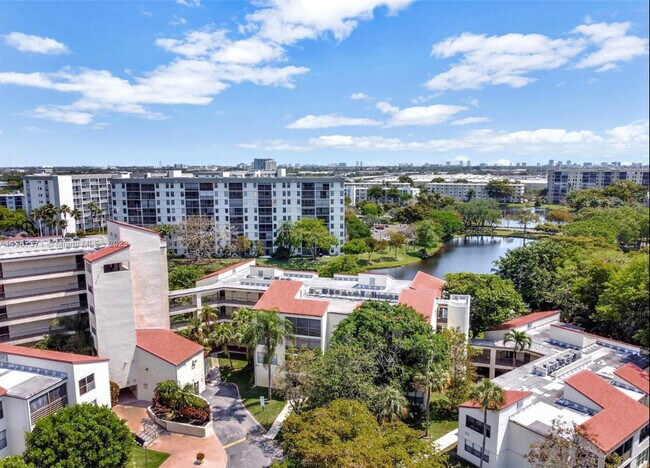 Building Photo - 2311 S Cypress Bend Dr