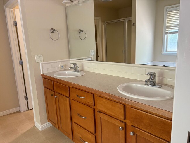 Building Photo - "Luxury Living: Stunning home with marble counter tops & Fireplace!"