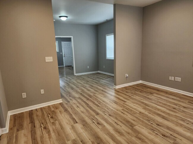 Building Photo - Downtown Wilmington Home, 3 Bedrooms | 1 Bathroom, $1,700/month | Move-in Ready