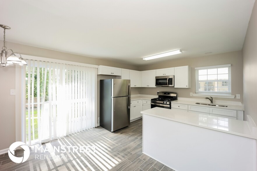 Building Photo - 5285 Chantilly Terrace