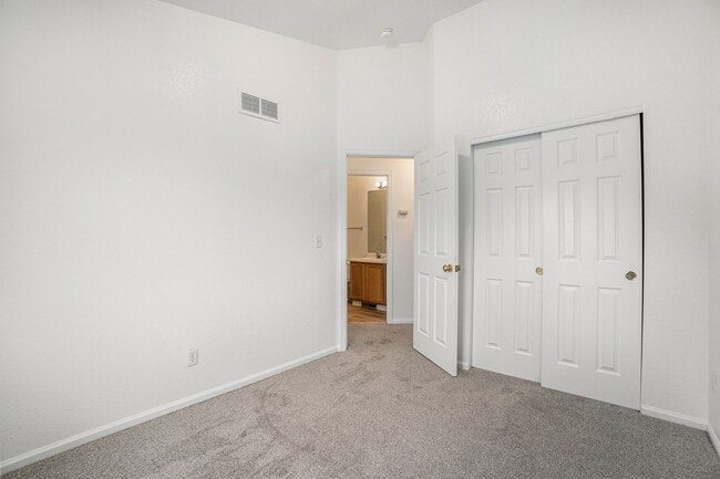 Building Photo - Great Townhome in Fort Collins