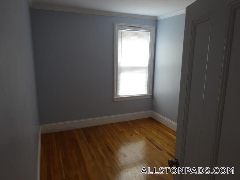 Building Photo - 57 Riverdale St