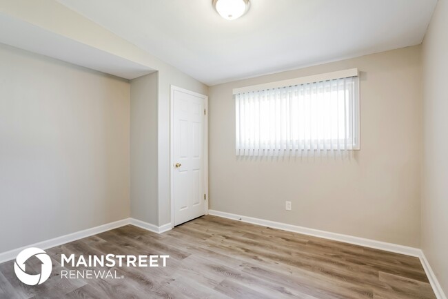 Building Photo - 6910 Woodhurst Dr