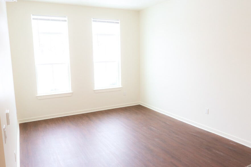 Building Photo - Birchwood at Washington Township