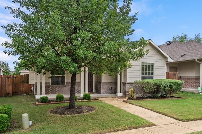 Building Photo - 604 Palmilla St