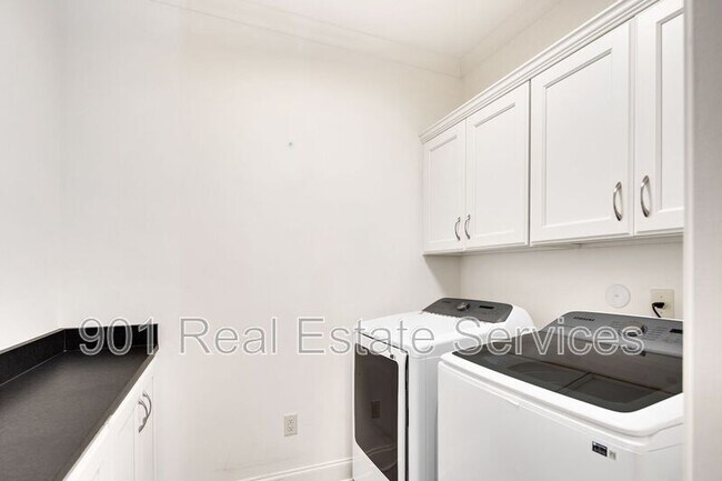 Building Photo - 299 Wilkinson Pl