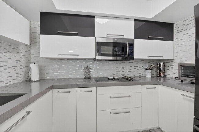 Building Photo - 4310 Village Dr