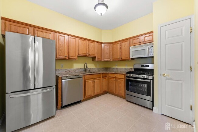 Building Photo - 540 Cranbury Rd