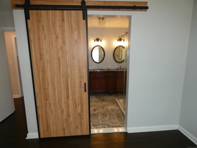 Building Photo - 6 Greenfield Dr