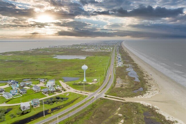 Building Photo - 23107 Miramar Dr
