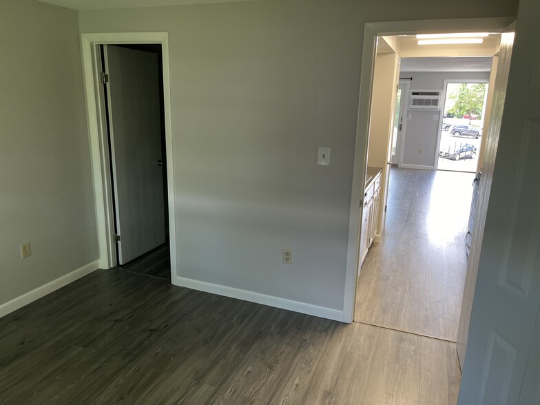Building Photo - 808 Cocheco Ct
