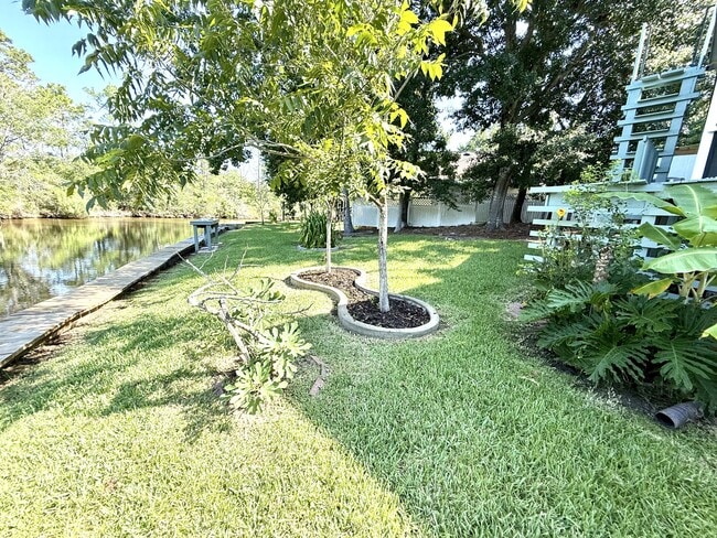 Building Photo - 1700 Lucina Cove