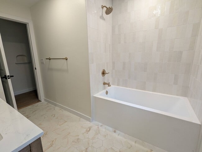 Building Photo - High end, 2-bedroom 2-bathroom single family home in Webster Groves!