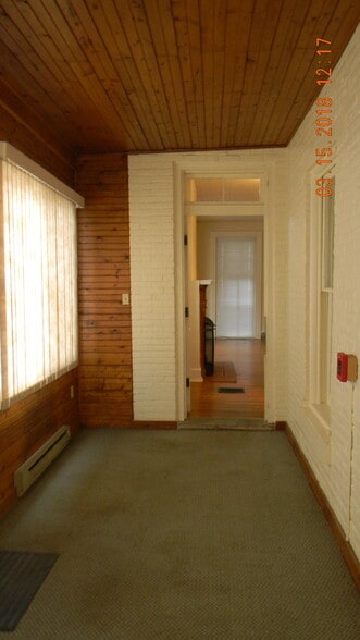 Building Photo - 418 N High St