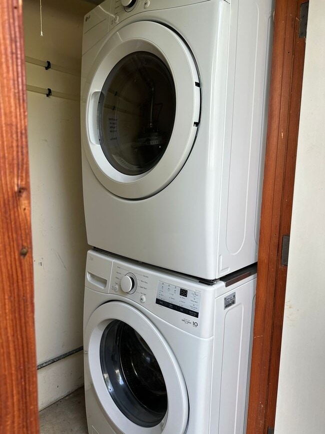 Building Photo - Charming Studio Loft in Arcata – Close to Plaza & Cal Poly Humboldt