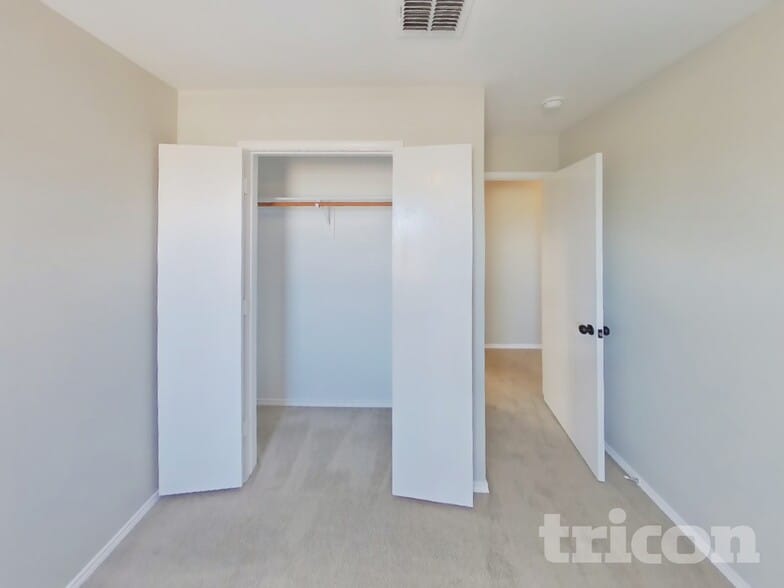 Building Photo - 1441 Pine Ln