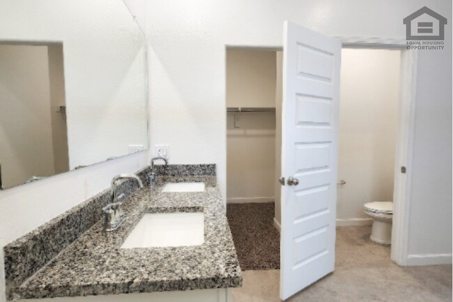 Building Photo - 40110 W Shaver Dr