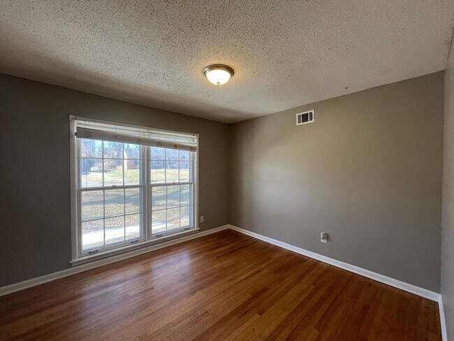 Building Photo - Renovated 4 Bedroom 2 Bath Home with Carport and Double Garage!!