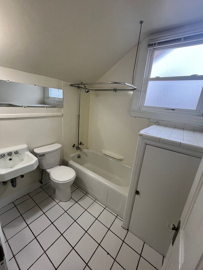 Building Photo - 3521 Clifton Ave