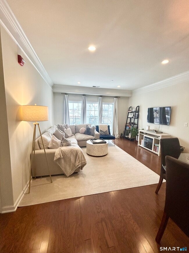 Building Photo - 414 Center Meadow Ln