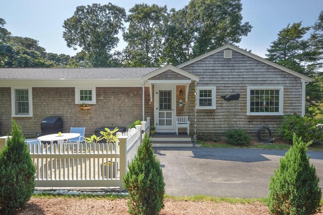 Building Photo - 31 Garrison Rd