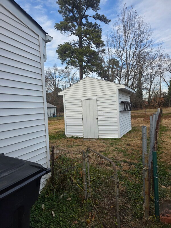 Building Photo - 504 Battery Pl