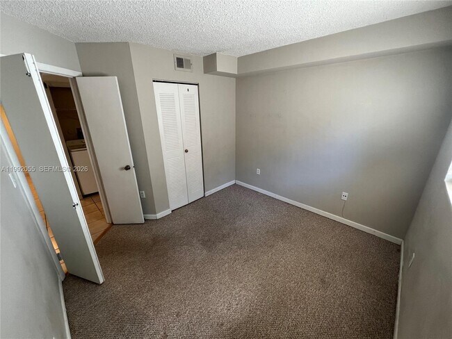 Building Photo - 251 Palm Cir W