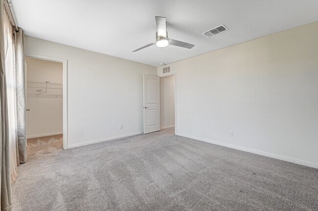 Building Photo - AMAZING 2 Story, 5 Bedroom Home in Gated community!