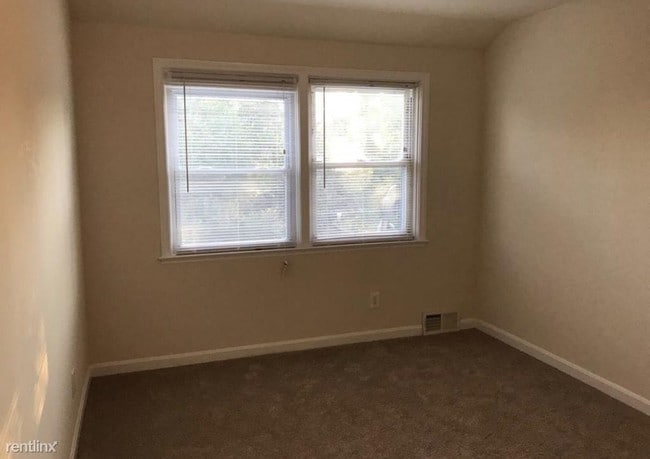 Building Photo - 3 br, 1.5 bath Townhome - 4522 Marble Hall Rd