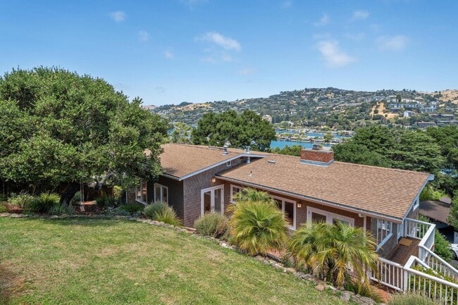 Building Photo - 125 Bayview Ave