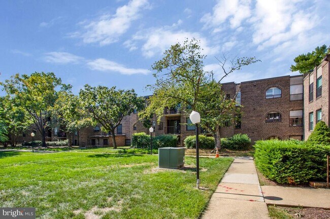 Building Photo - 13 Silverwood Cir