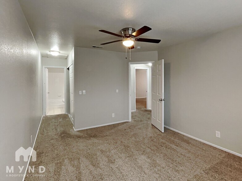 Building Photo - 2835 Floral Peak Dr