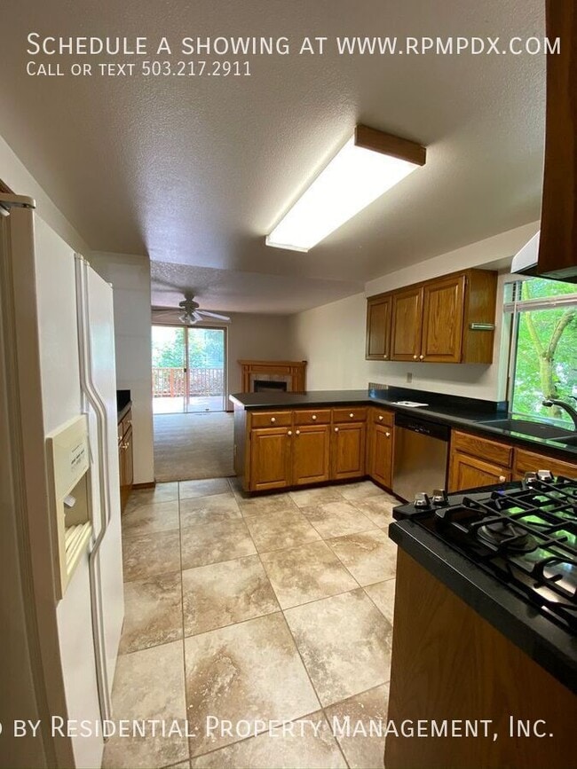Building Photo - 7950 SW 135th Ave