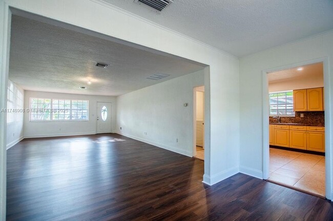 Building Photo - 1507 N 58th Ave