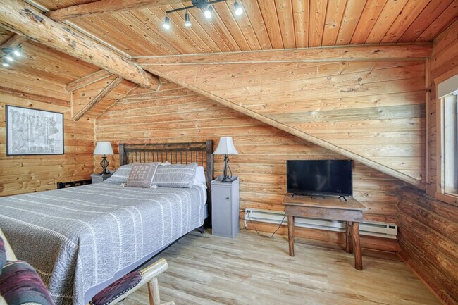 Building Photo - 5406 Henrys Lake Rd